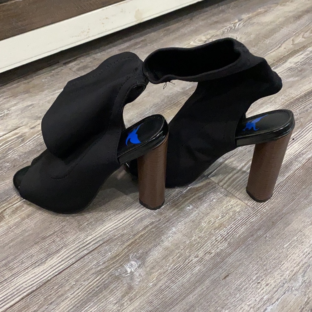 Heels - Picture 3 of 3